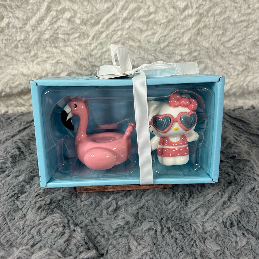 HELLO KITTY Swimsuit and Flamingo Float Salt & Pepper Shaker Blue Sky Set